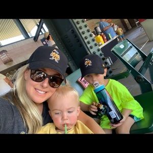 Meet your Posher, Ashley